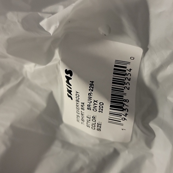 SKIMS FITS EVERYBODY TSGIRT BRA - ONYX - 32DD - Picture 5 of 6